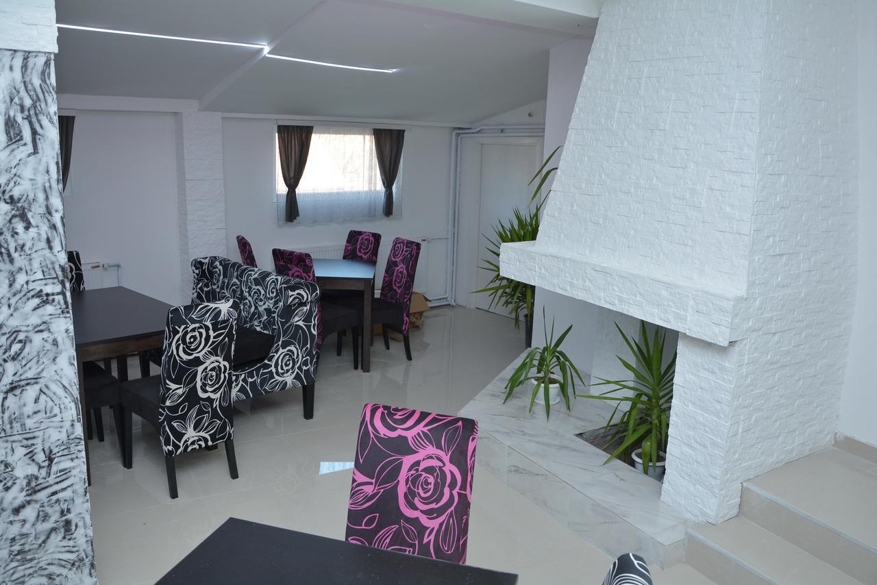 Prenociste Bojan 017 Bed & Breakfast Vranje Exterior photo